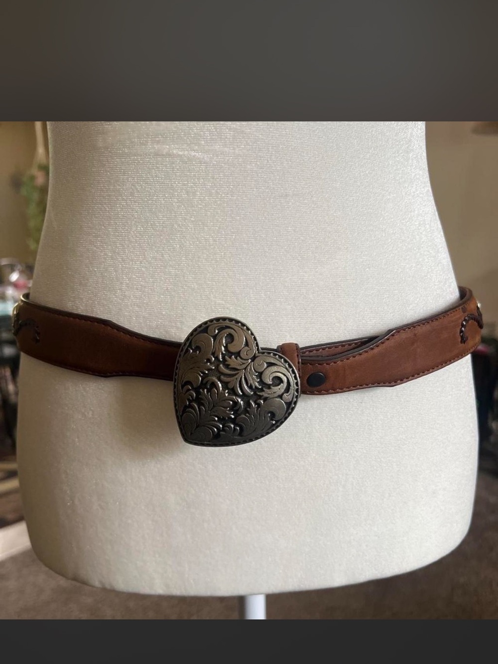 Vintage 1995 Tony Lama Women’s Brown Leather Belt with pewter heart Buckle